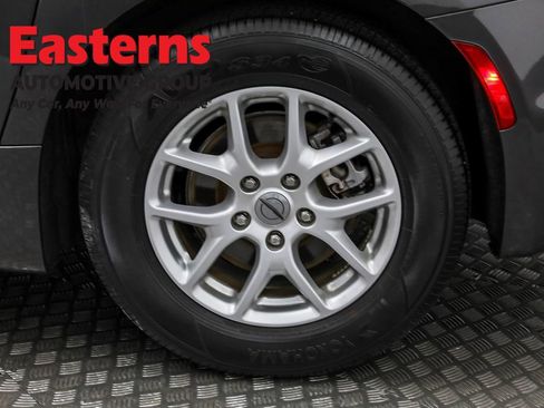 Used 2023 Chrysler Pacifica Touring-L image 34