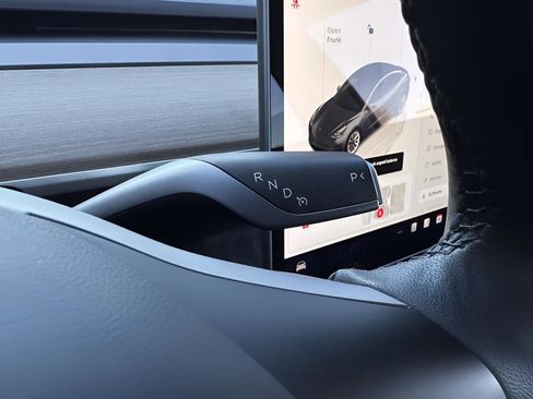 Used 2023 Tesla Model 3 Standard Range image 16