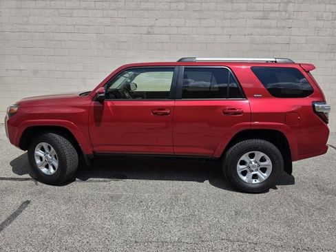 Used 2022 Toyota 4Runner SR5 Premium image 2