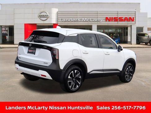 Used 2025 Nissan Kicks SV image 3