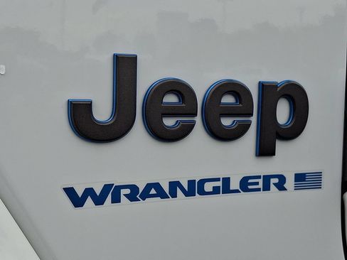 Used 2024 Jeep Wrangler Unlimited AWD/4WD image 29