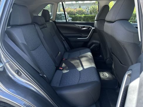 Used 2025 Toyota RAV4 XLE AWD/4WD image 16