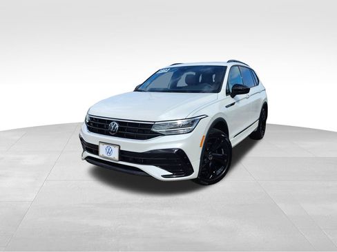Certified 2024 Volkswagen Tiguan SE R-Line AWD/4WD image 3