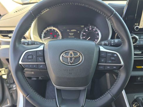 Used 2023 Toyota Highlander XLE FWD image 24