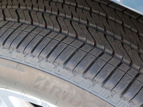 New 2025 Chevrolet Suburban Premier image 12