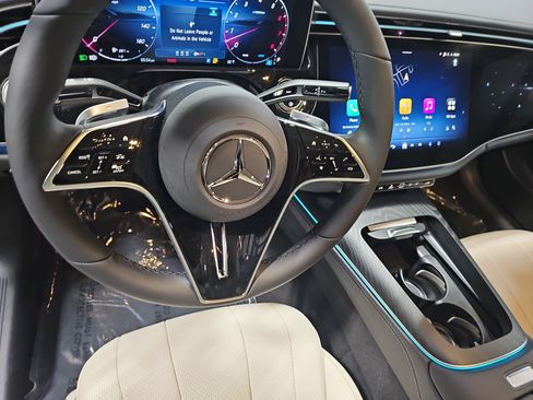New 2026 Mercedes-Benz E 450 4MATIC Sedan image 17