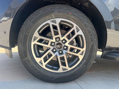 New 2025 Ford Expedition Active image 9