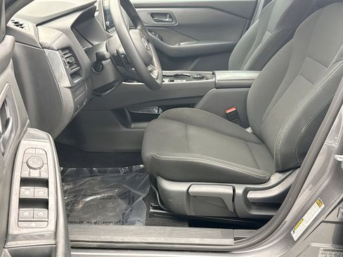 Used 2024 Nissan Rogue S image 11