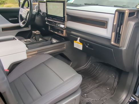 Used 2025 GMC Hummer EV 2X image 30
