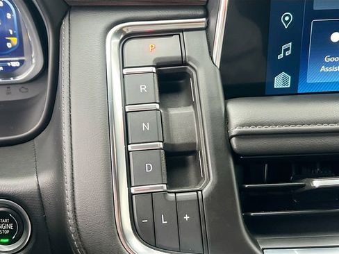 Used 2022 Chevrolet Tahoe Z71 w/ Luxury Package image 17