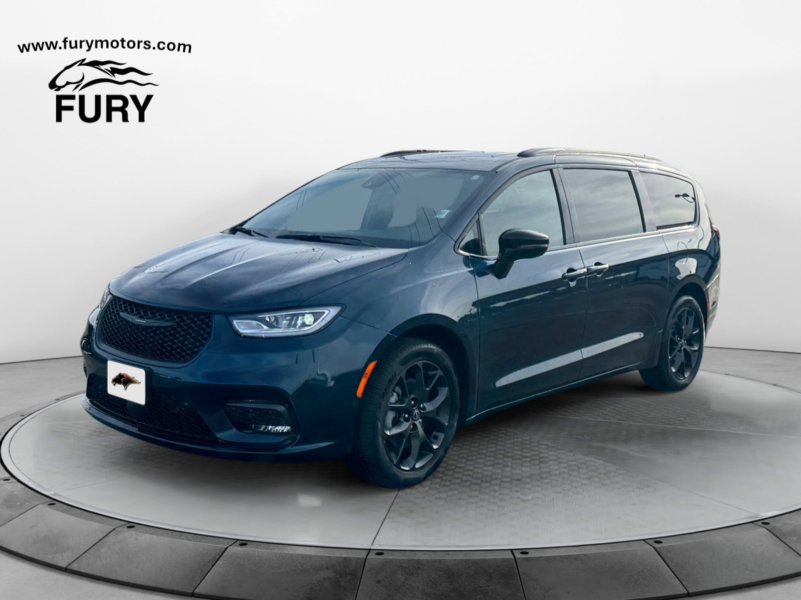 Used 2025 Chrysler Pacifica Limited w/ Trailer Tow Group AWD/4WD image 8