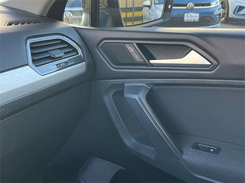 Used 2021 Volkswagen Tiguan S image 39