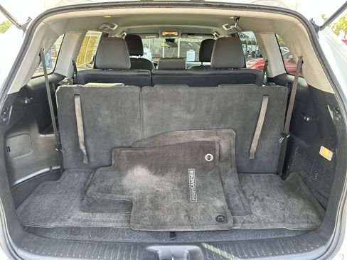 Used 2018 Toyota Highlander LE FWD image 19
