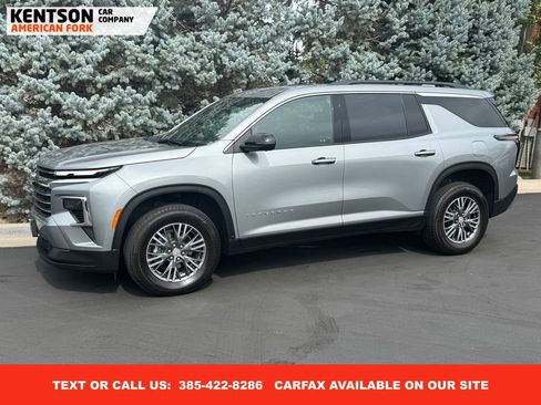 Used 2024 Chevrolet Traverse LT image 1