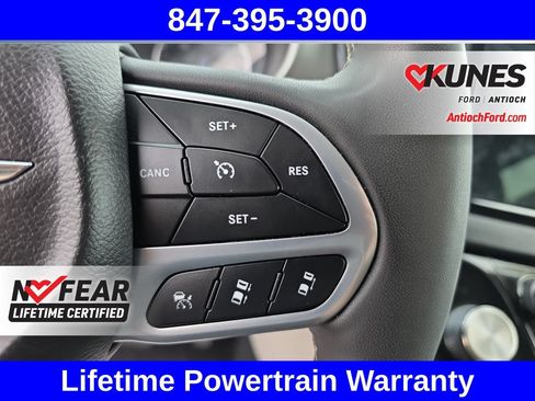 Used 2023 Chrysler Pacifica Touring-L FWD image 15