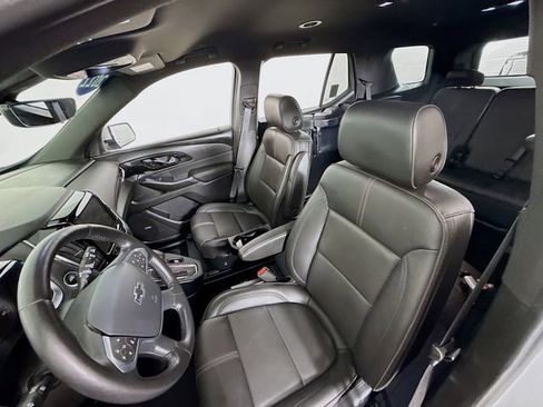 Used 2022 Chevrolet Traverse RS FWD image 5