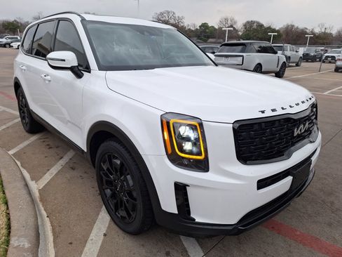 Used 2022 Kia Telluride EX w/ EX Premium Package image 8