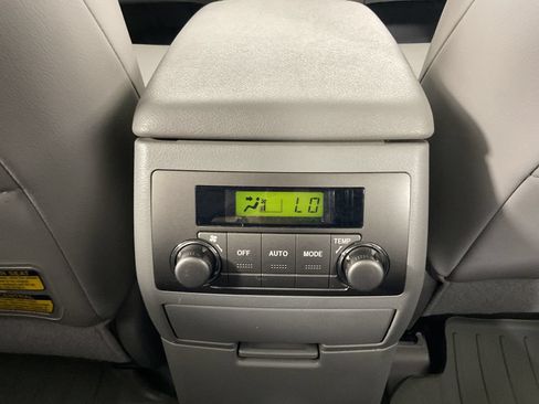 Used 2010 Toyota Highlander SE AWD/4WD image 12