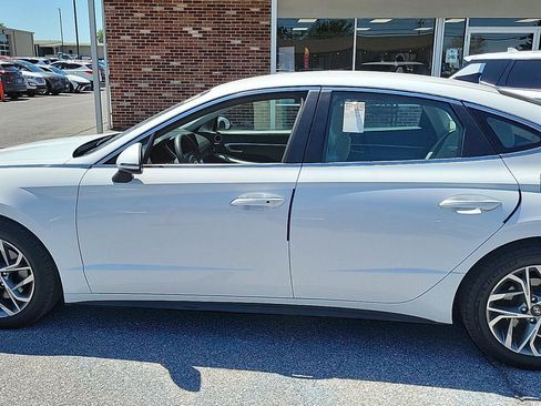 Used 2023 Hyundai Sonata SEL FWD image 2