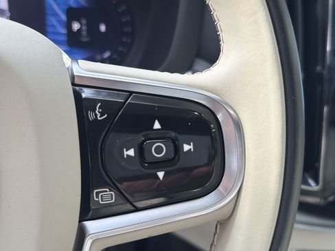 Certified 2024 Volvo XC60 B5 Core AWD/4WD image 8