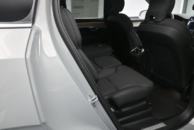 Used 2026 Volvo XC90 B6 Plus w/ Protection Package Premier AWD/4WD image 27