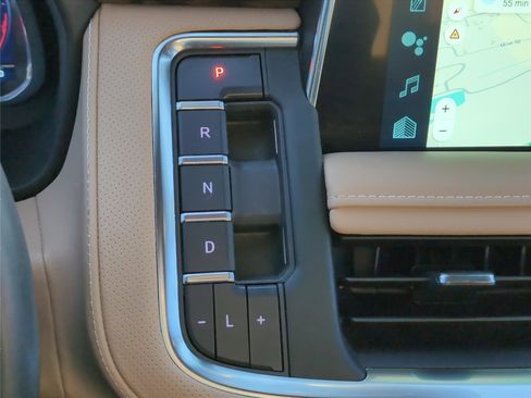 Used 2023 Chevrolet Suburban Premier w/ Premium Package image 17