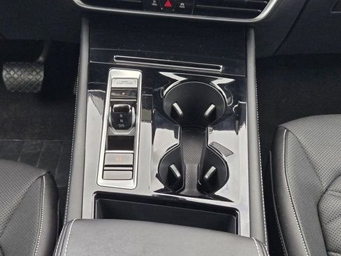 Used 2025 Volkswagen Atlas SE FWD image 17