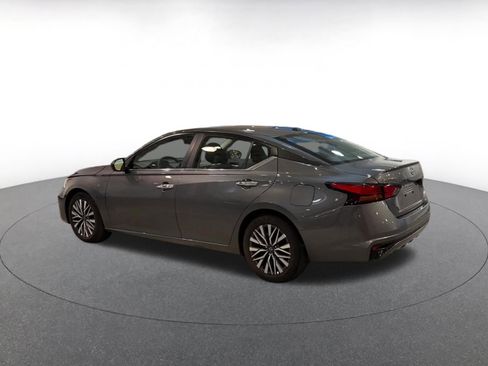 Used 2025 Nissan Altima 2.5 SV image 10