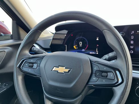 Used 2025 Chevrolet Trax LT image 25