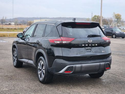 Used 2023 Nissan Rogue SV image 7