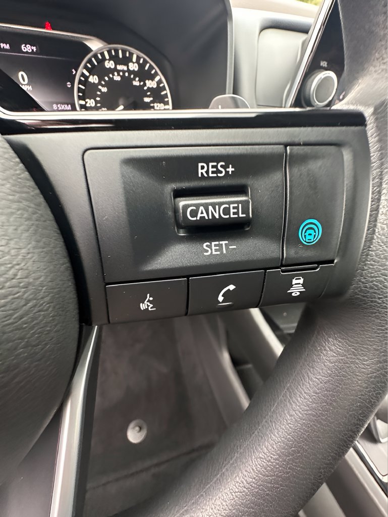 Used 2023 Nissan Rogue SV AWD/4WD image 16