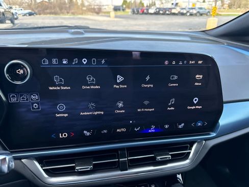 Used 2024 Chevrolet Equinox EV LT FWD image 23