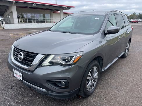 Used 2020 Nissan Pathfinder SV image 3