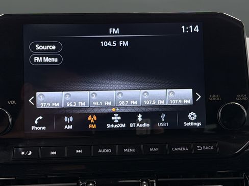 Used 2025 Nissan Pathfinder SL AWD/4WD image 30