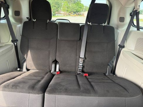 Used 2019 Dodge Grand Caravan SE w/ UConnect Hands-Free Group FWD image 14