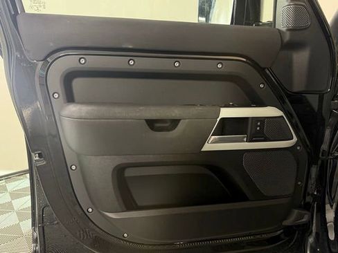 Used 2023 Land Rover Defender 110 S image 34