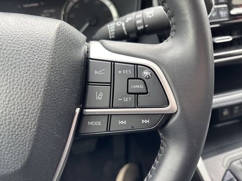 Certified 2024 Toyota Highlander LE image 17