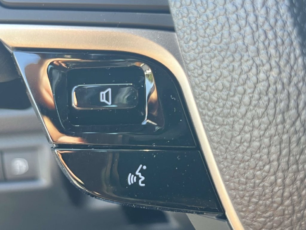 New 2026 Toyota Camry Hybrid FWD image 25