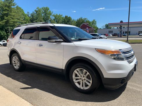 Used 2015 Ford Explorer XLT w/ Equipment Group 202A AWD/4WD image 3