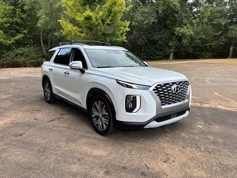 Used 2022 Hyundai Palisade SEL w/ Premium Package FWD image 2