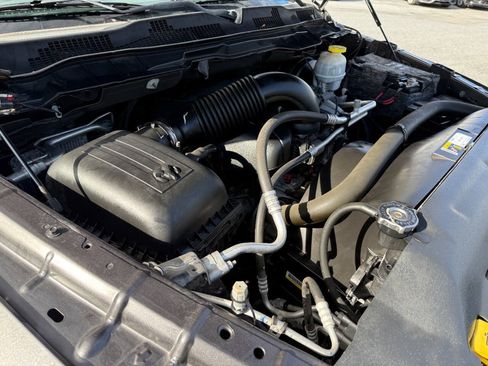 Used 2017 RAM 1500 Classic SLT AWD/4WD image 39