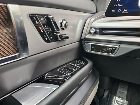 New 2026 Cadillac Vistiq Luxury image 33