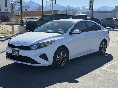 Used 2024 Kia Forte LXS image 3