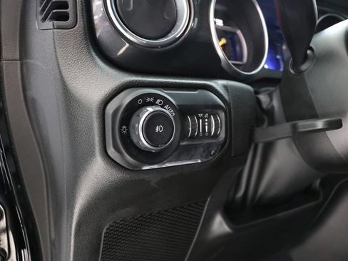 Used 2022 Jeep Wrangler Unlimited Sahara AWD/4WD image 19