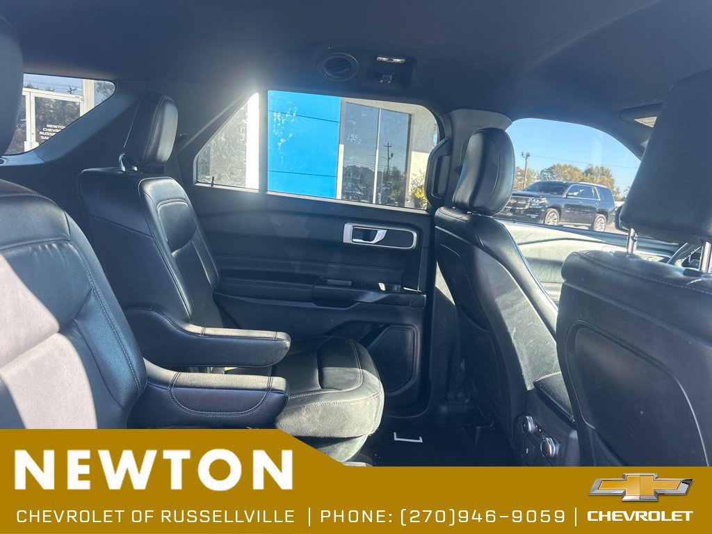 Used 2020 Ford Explorer XLT w/ Equipment Group 202A AWD/4WD image 9