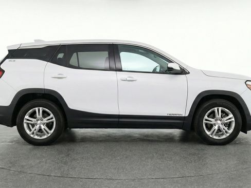 Used 2024 GMC Terrain SLE image 11