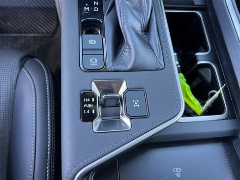 Used 2024 Lexus GX 550 image 19