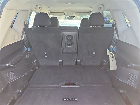 Used 2019 Nissan Rogue SV image 24