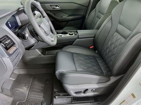 New 2026 Nissan Rogue Platinum w/ Platinum Premium Package AWD/4WD image 3
