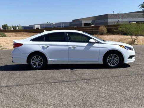 Used 2017 Hyundai Sonata SE FWD image 2